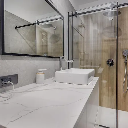 Place & Space By Primavera - Sauna, Pool & Gym דירה *